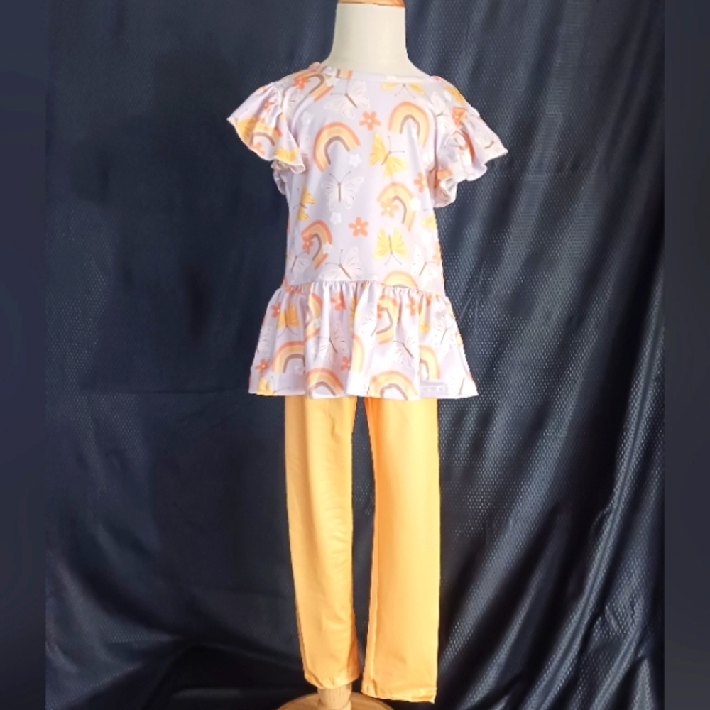 SZ 5 Khloe Pete and Lucy 2 piece outfit  NWT
